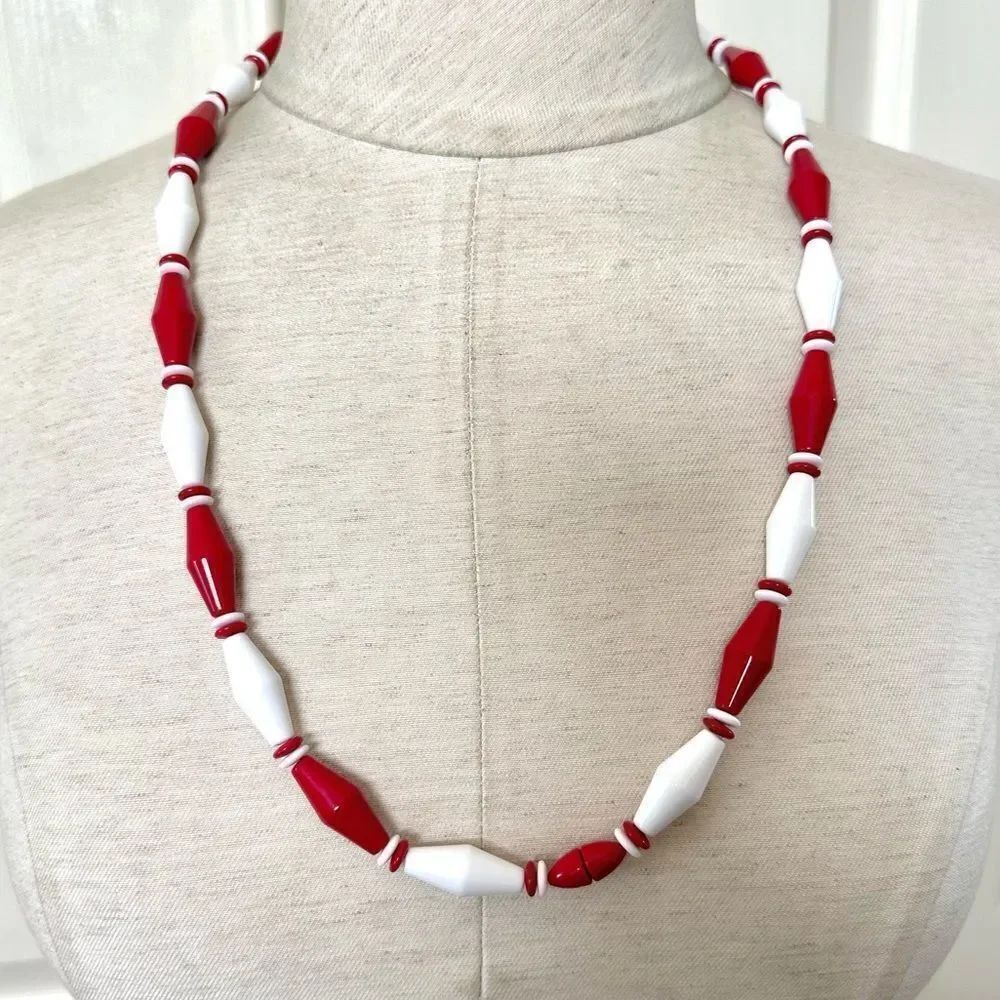 Vintage red and white beaded cocktail necklace